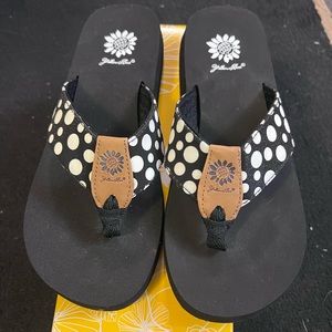 Yellowbox 8M black flat flip fop